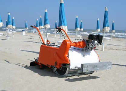 Delfino rengöring av sandstränder och sandbäddar