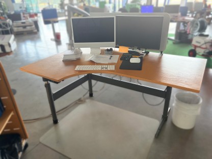 Skrivbord höj och sänkbart med vänster-hörnsväng